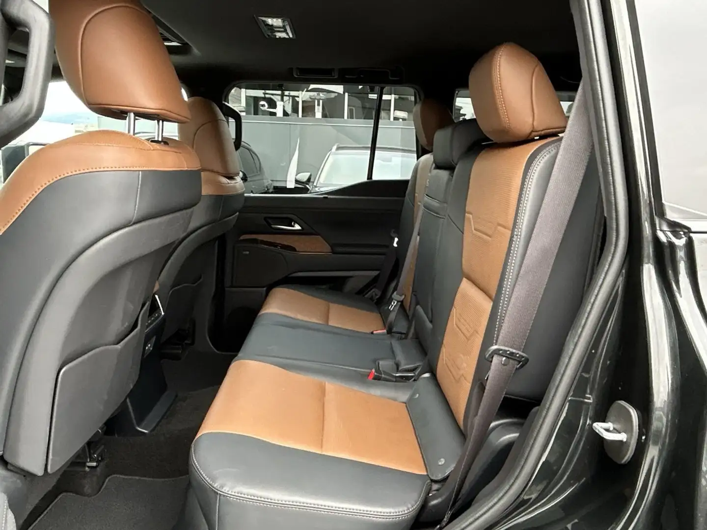 2025 Lexus GX — photo 4