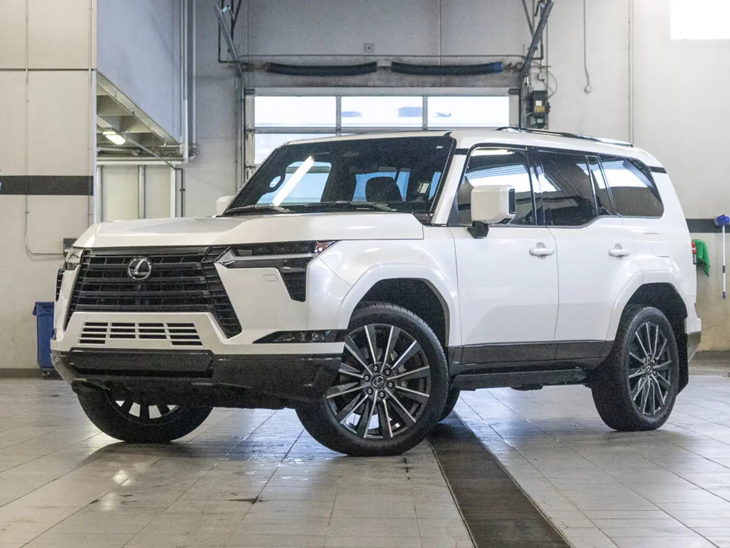 2026 Lexus  GX — photo 3