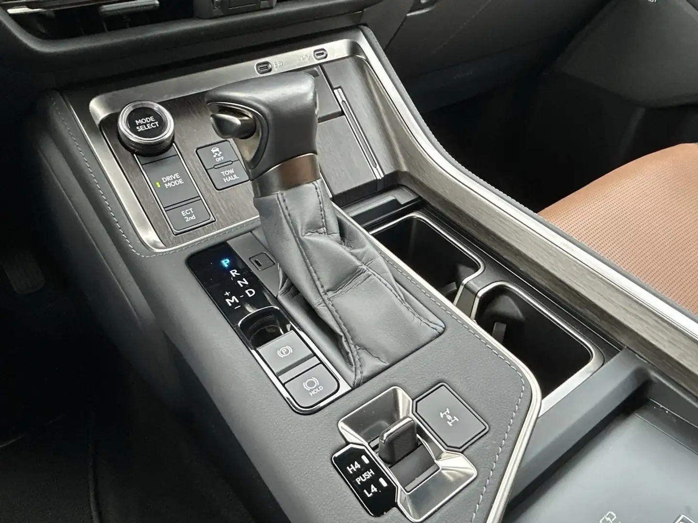 2025 Lexus GX — photo 5